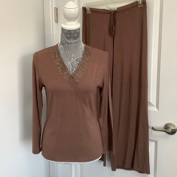 NEW Anne Lewin NEW YORK Pajama Set, Size S, Color: Brown - Picture 1 of 6